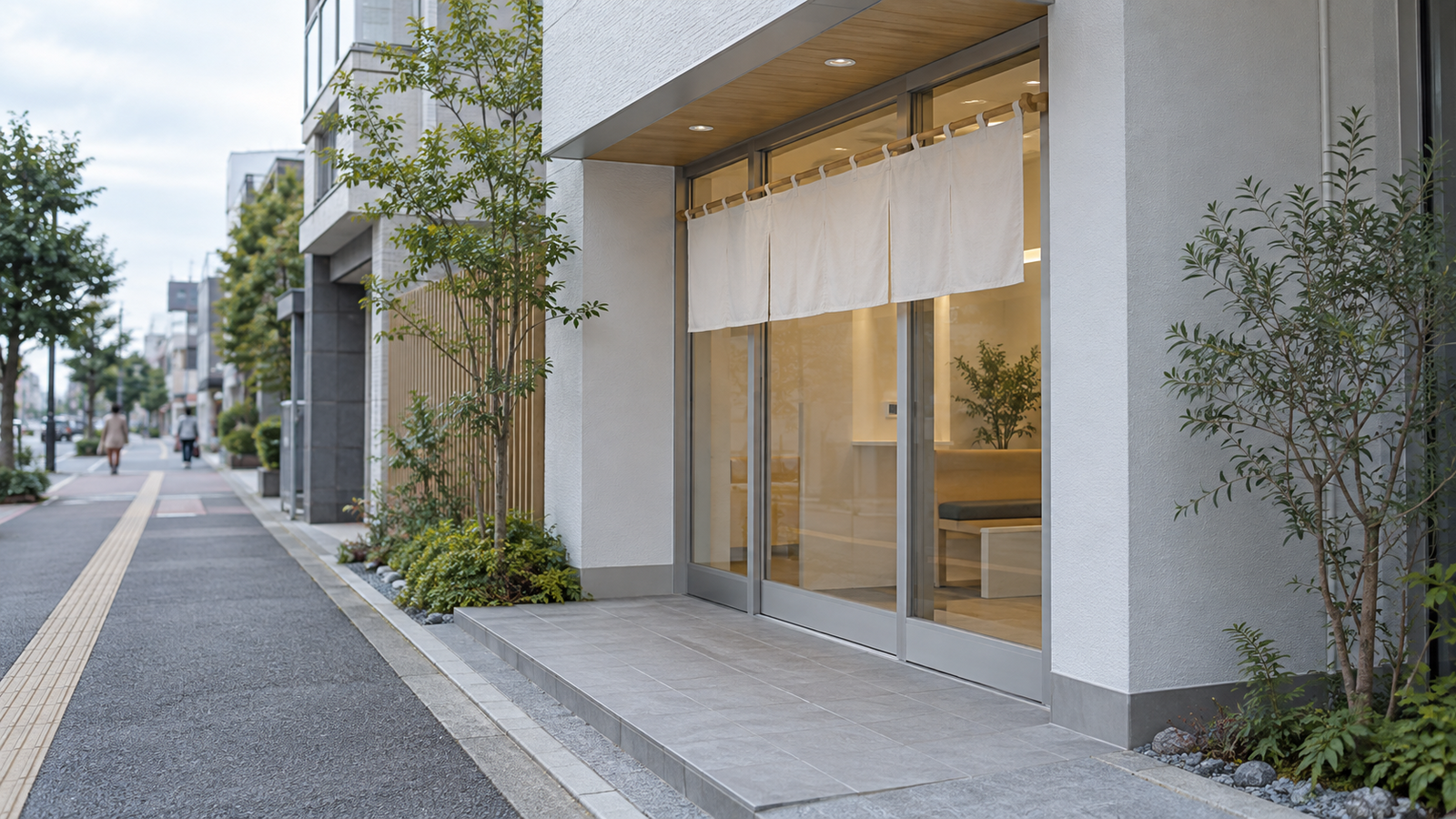 開院して間もない施術所の入口を通りから見た外観のイメージ